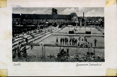 4476 PBKR0295 Openlucht zwembad, ca. 1935. Op achtergrond de stellingmolen de Passiebloem. Openluchtbad (zwembad), ...