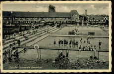 4480 PBKR0299 Openluchtbad (zwembad), ca. 1935, Ceintuurbaan/ eind Brederostraat. Op de achtergrond stellingmolen De ...
