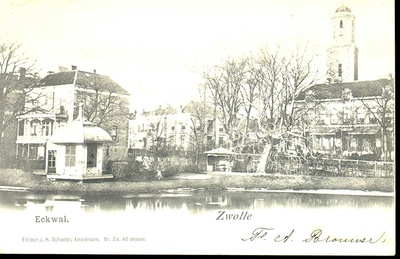 4520 PBKR0877 Gezicht op de Eekwal vanaf de Emmawijk dichtbij de Nieuwe Havenbrug, ca. 1900. In de tuin van het grote ...