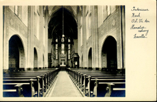 4618 PBKR2591 Ossenmarkt 10, interieur R.K. Onze Lieve Vrouwekerk, ca.1930. Gezien naar het koor, met het altaar., 1930-00-00