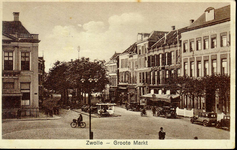 4727 PBKR1476 Grote Markt ca. 1923-1929. Links: hoek Grote Markt / Melkmarkt: sociëteit de Harmonie . Rechts: hotel ...