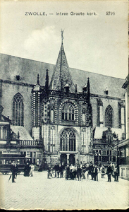 4731 PBKR1480 Grote Markt 18, Grote Kerk met noorderingang, ca. 1907. Links de paardentram, die richting Diezerstraat ...