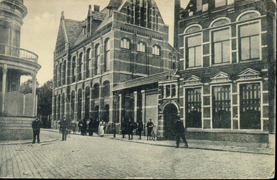 4787 PBKR2616 Gezicht vanaf de Oude Vismarkt op het postkantoor aan de Nieuwe Markt, ca. 1910. Het postkantoor werd ...