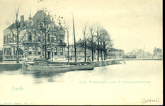 4820 PBKR0351 Klein Weezenland, ca. 1900, (vanaf 1933 Burgemeester van Roijensingel) met links nr 18: woonhuis familie ...