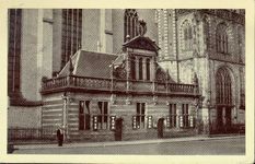 4922 PBKR1525 Grote Markt 20: De Hoofdwacht, ca. 1946. Renaissancegebouw met zandstenen middentop, 1614, door Thomas ...