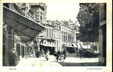 4957 PBKR2103 De Luttekestraat vanuit het zuiden, met tramrails. Uiterst links de luifel van nr. 28, begin 20e eeuw de ...