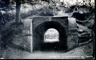 5216 PBKR0997 Oude kruittunnel of poterne, de doorgang in de voormalige vestingwerken aan de IJssel, ca. 1908. Na 1828 ...