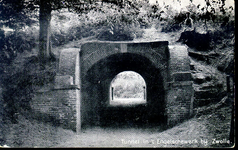 5216 PBKR0997 Oude kruittunnel of poterne, de doorgang in de voormalige vestingwerken aan de IJssel, ca. 1908. Na 1828 ...