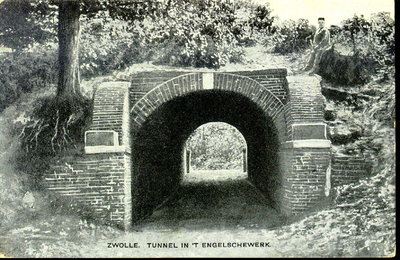 5237 PBKR1018 Oude kruittunnel of poterne, de doorgang in de voormalige vestingwerken aan de IJssel, ca. 1908. Na 1828 ...