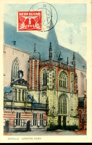 5261 PBKR1577 Ingekleurde prentbriefkaart van het noorderportaal (de hoofdingang) van de Grote Kerk, gelegen aan de ...