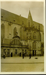5282 PBKR1598 Grote Markt met Grote Kerk (Grote Markt 18) met Hoofdwacht (Grote Markt 20), ca. 1929. Op de rotonde ...