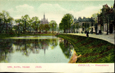 5374 PBKR0472 Ingekleurde prentbriefkaart van de stadsgracht met het Klein Wezenland (vanaf 1933 Burgemeester Van ...