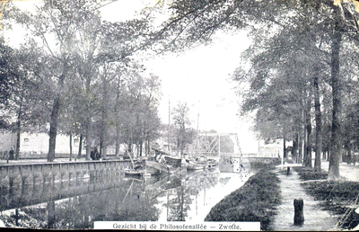 5422 PBKR1058 Gezicht op de Nieuwe Vecht en de Vechtbrug (ophaalbrug tot 1928) lopend van Vechtstraat naar ...