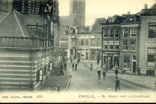 5449 PBKR1621 Links de Grote Kerk met Hoofdwacht en portaal (ingang) met zicht op de Luttekestraat, ca. 1910. ...