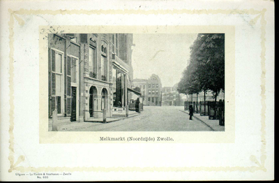 5471 PBKR2184 Gezicht op de noordzijde van de Melkmarkt in de richting van de Grote Markt, ca. 1900. Uiterst links ...