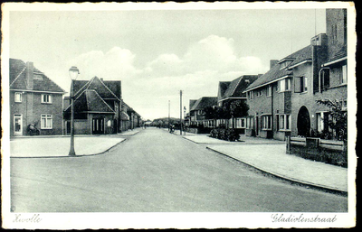 5601 PBKR1093 Hyacinthstraat aangelegd in 1933-1935, ca. 1938. Het opschrift op de kaart is Gladiolenstraat., 1938-00-00