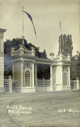 5721 PBKR0532 Hoofdingang PONT, 1913. De toegangspoort werd ontworpen door architect Meijerink.Park Eekhout als ...