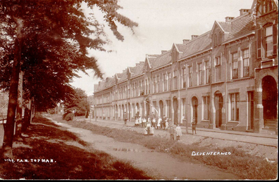 5738 PBKR0549 Deventerstraatweg met Martelaarsgracht (open riool), gedempt 1923, ca. 1905-1910.In de voorstad Assendorp ...