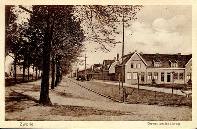 5742 PBKR0553 Deventerstraatweg, gezien vanuit het zuidoosten, ter hoogte van de Groeneweg, ca. 1923-1925. Het pas ...