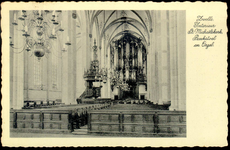 5798 PBKR1685 Grote Kerk, interieur met zicht op de kerkbanken, preekstoel en orgel, ca. 1930-1940., 1930-00-00