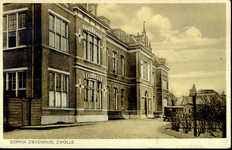 5861 PBKR2832 Rhijnvis Feithlaan: voorgevel oude Sophia Ziekenhuis (gebouwd 1880), ca. 1920-1925.Het gemeentelijk ...