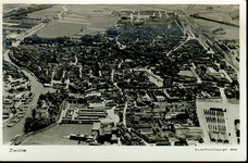 5913 PBKR0022 Luchtfoto van Zwolle 1939 vanuit het westen: linksonder Zwartewater, onder Kamperpoort met Hoogstraat, ...