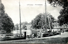 5979 PBKR1163 Groot Wezenland, stadsgracht met schepen, rechts het R. K. Ziekenhuis, ca. 1910., 1910-00-00