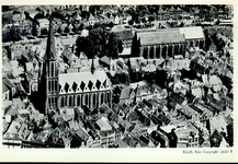 6104 PBKR0032 Luchtfoto van de binnenstad vanuit het zuiden, juli 1947, links de RK Sint-Michaelskerk, rechtsboven de ...
