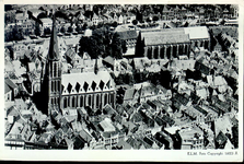 6105 PBKR0033 Luchtfoto uit 1947 van de binnenstad vanuit het zuiden, links de RK Sint-Michaelskerk, rechtsboven de ...