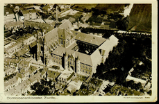 6118 PBKR0046 Luchtfoto van de Dominicanenkerk en -klooster, links de Sint-Thomasschool aan de Blekerstraat, rechts de ...