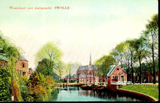 6176 PBKR1179 Groot Wezenland, stadsgracht met schepen bij het waterschapshuisje, ca. 1910. Op de achtergrond de ...