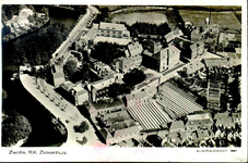 6184 PBKR1187 Luchtfoto ca. 1926. RK Ziekenhuis op de hoek van het Groot Wezenland en Blekerstraat, en de azijnfabriek ...