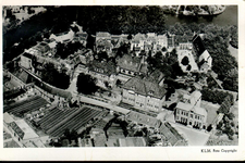 6188 PBKR1191 Luchtfoto van een deel van Assendorp, 1948. De Blekerstraat met onder de azijn- en kaarsenfabriek van ...