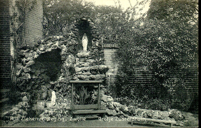 6607 PBKR1248 Lourdesgrot met bidstoel in de zusterstuin bij het R.K. ziekenhuis uit 1902 aan de Blekerstraat. Dat was ...