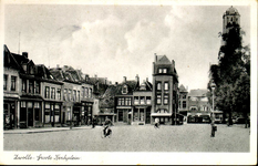 6634 PBKR1274 Grote Kerkplein met zicht op de westzijde, ca. 1940. Rechts Grote Kerkplein 2 hotel de Beurs . Links ...