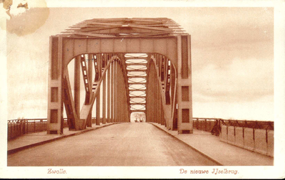 664 PBKR4247 Oprit van de IJsselbrug, ca. 1935. De IJsselbrug werd geopend, in gebruik genomen 15-01-1930, door ...