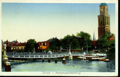 6645 PBKR1825 Ingekleurde prentbriefkaart van de Kamperpoortenbrug (stalen draaibrug, aangelegd 1870, opgeblazen 1940) ...