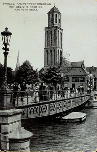6667 PBKR1847 Gezicht vanaf de Beestenmarkt (tegenwoordig Harm Smeengekade) op de Kamperpoortenbrug. Deze draaibrug uit ...