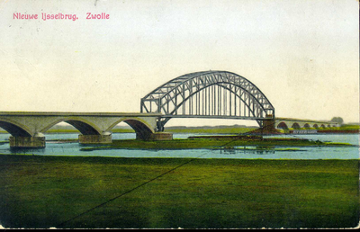 673 PBKR4256 Gezicht op de IJsselbrug vanaf de Zwolse kant, ca. 1933. Geopend, in gebruik genomen 15-01-1930, door ...