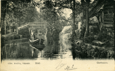 970 PBKR6020 Gracht in Giethoorn, met schuur, brug en vrouw in punter. De kaart is in 1905 afgestempeld., 1900-00-00