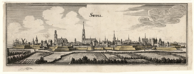 508 -TP000118 Panorama, gezicht op Zwolle en haar vestingwerken vanuit het zuiden. Op de voorgrond akkers, de ...