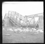 18 Opname van de opgeblazen IJsselbrug in Zwolle, 1945
