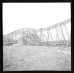 19 Opname van de opgeblazen IJsselbrug in Zwolle, 1945