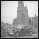 246 Ruïne van de Eusebiuskerk in Arnhem vlak na de bevrijding, 1945