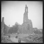247 Ruïne van de Eusebiuskerk in Arnhem vlak na de bevrijding, 1945
