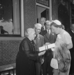 4575 Bezoek van H.M. Koningin Juliana aan de Kop van Overijssel., 01-07-1953