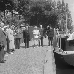 4580 Bezoek van H.M. Koningin Juliana aan de Kop van Overijssel., 01-07-1953