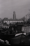 63 _0005 Opname van schepen in de Willemsvaart bij de Niuewe Havenbrug met op de achtergrond de toren van de Peperbus, ...