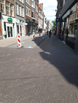475 Met behulp van markeringen op de straat en waarschuwingsbroden is aangegeven dat in de Diezerstraat in Zwolle ...