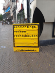 478 Bord op de hoek van de Grote Markt en de Diezerstraat in Zwolle waarop staat aangegeven dat hier ...